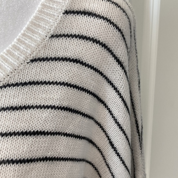 Banana Republic Factory large sweater black and white stripes - Picture 7 of 10